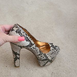 Beautiful BCBGeneration Snake Print 4" Heels in Size 6 (Pre-Owned)